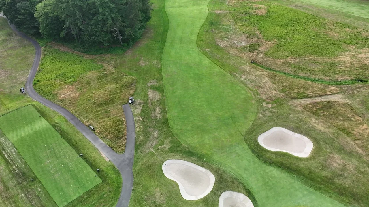Drone photo of a fairway corridor with bunkers and practice area